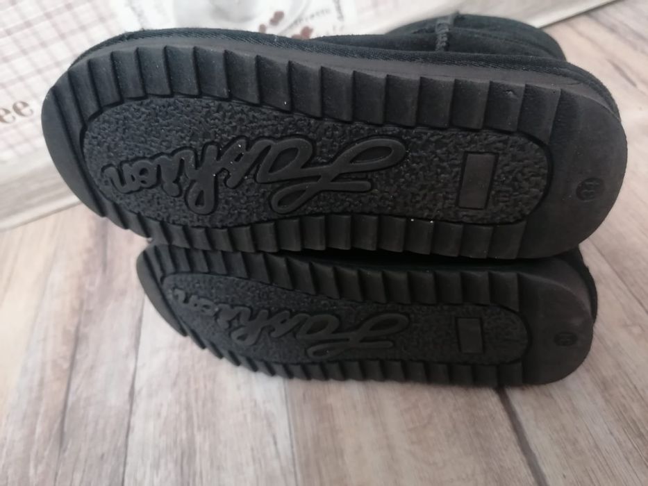 Продам угги размер 34