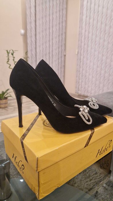 Обувки с камъчета