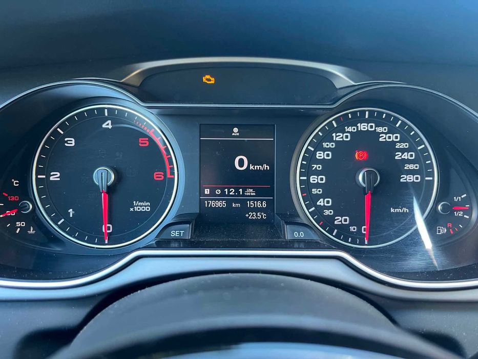Продавам Audi A4B8.5/2.0TDI 180кс/2014г