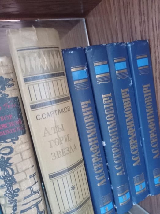 Продам книги 1000 тенге