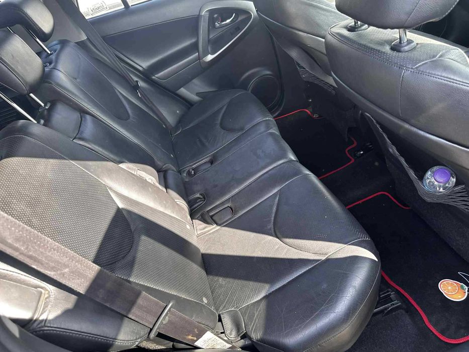 Продава се на части: Toyota RAV4 2.2 D-4D 2011