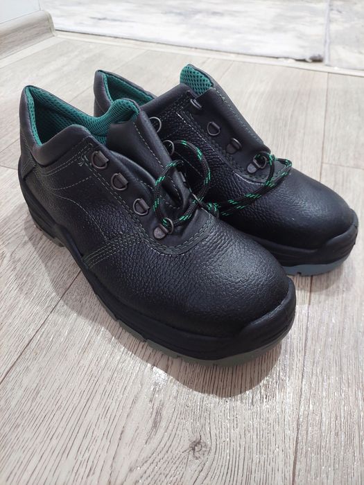 Продам осенние ботинки