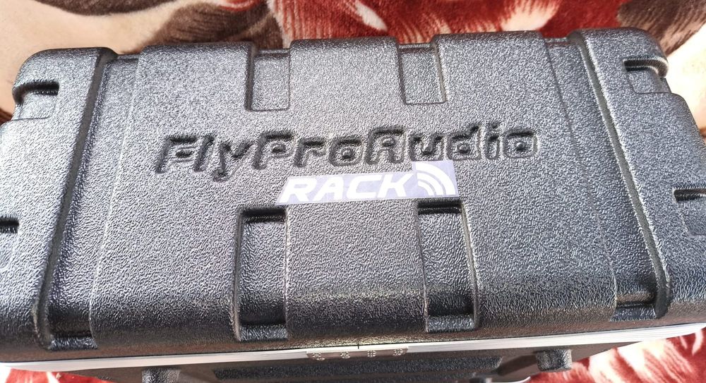 Vând monitor activ FBT J 8 A cu stativ și Procesor Dynacord Power Max 230 cu  Rack Fly Pro Audio cu toate cablurile , impecabile  .Tel 0753215604