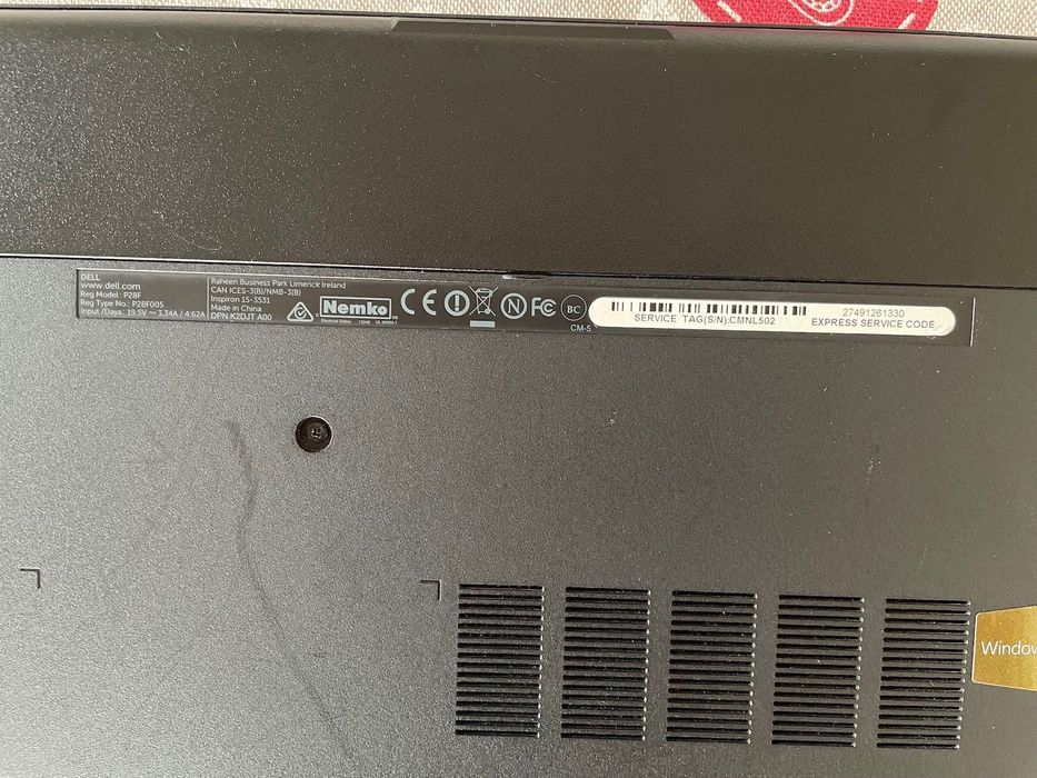 Лаптоп DELL за ремонт или за части + оригинално зарядно