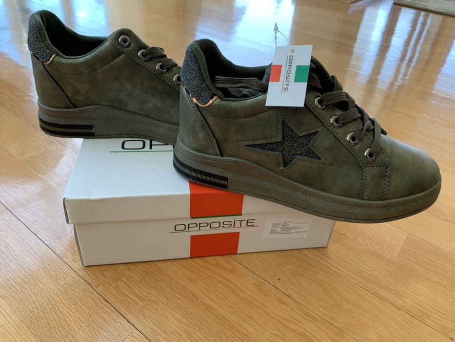 Дамски спортни обувки