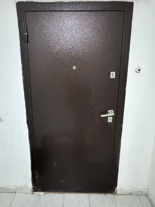 Дверь входная черная