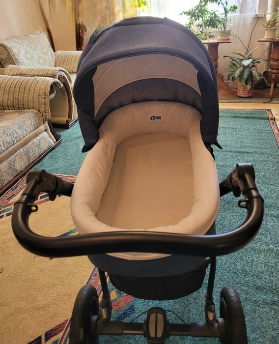 Продам коляску Adamex