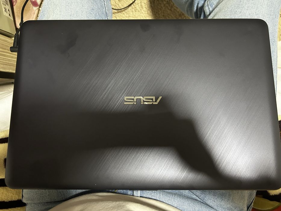 Vand Laptop Asus vivobook