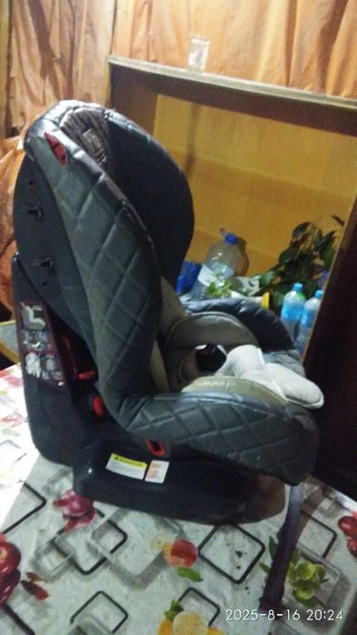 Детское кресло во