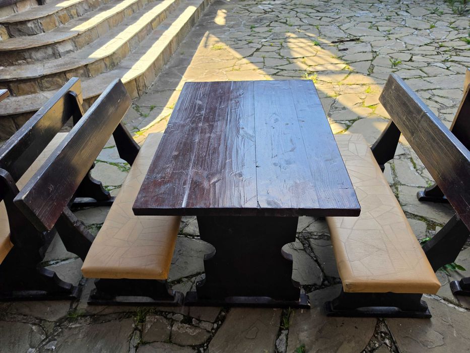 Маса-100/70 с две пейки с кожа, отлично състоянше