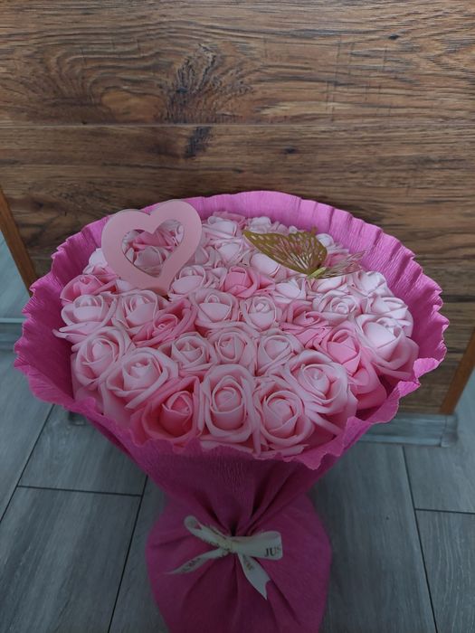 Наличен букет от фоамени рози