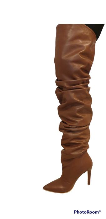 Cizme maro, aspect incretit peste genunchi