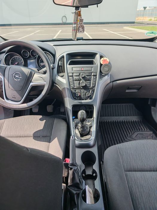 Opel Astra GTC 2012 | 1.4 Benzină 101 CP