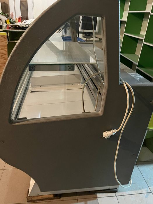 Витринный холодильник