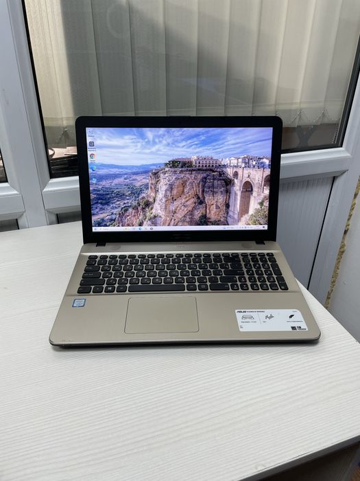 Ноутбук Asus Core i7-7th Озу 8gb SSD 240gb Быстрый легкий