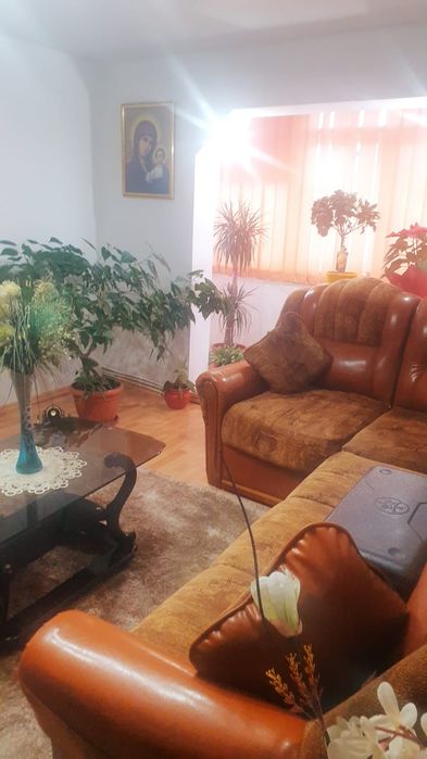 Vand apartament  2 camere