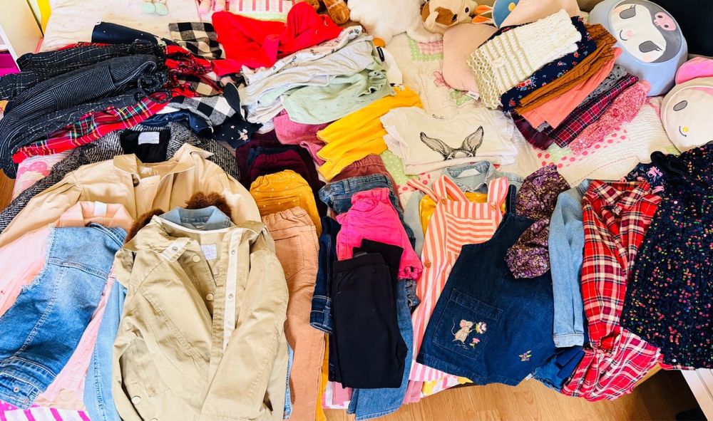 Lot haine fată varsta 5-6-7 ani in conditie foarte buna si