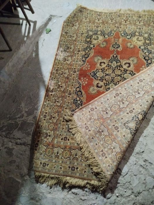 Antikvar toqilgan gilam….