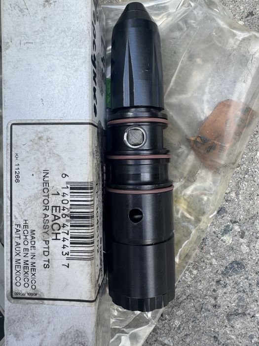 Форсунки новые  для двигателя cummens