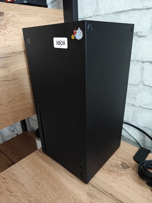 Xbox series X с наушниками