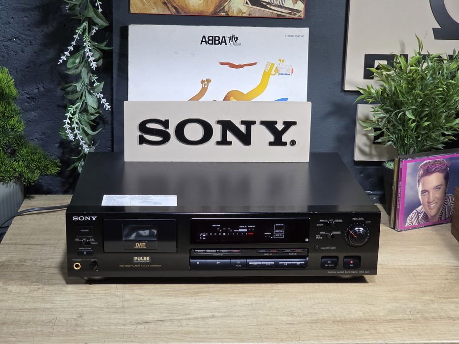 Deck Player  SONY DTC-690, stereo digital audio tape recorder DAT ,made in Japan