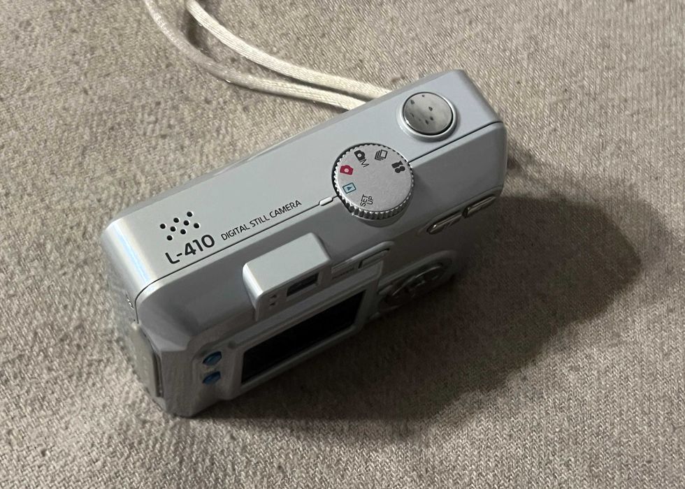 Aparat foto Epson PhotoPC L-410 CCD 4MP Zoom 3x Functional Cu Husa