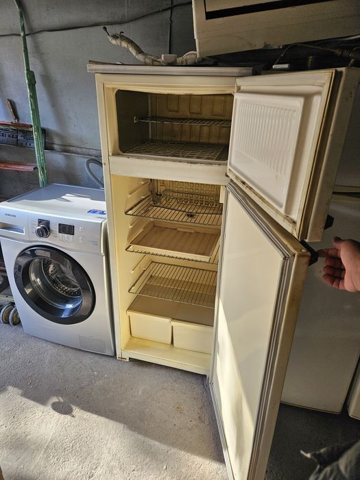 Продаётся холодильник Минск 15 рабочий всё родной