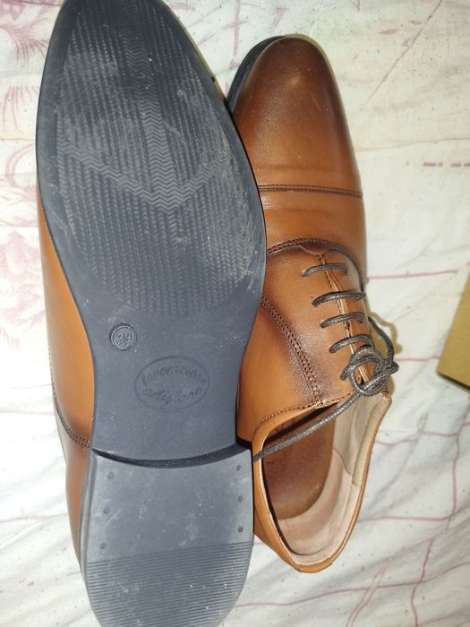 Vând pantofi purtați o data