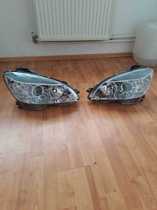 Far stanga/dreapta Mercedes C Class W204 an 2007-2010 , sunt noi