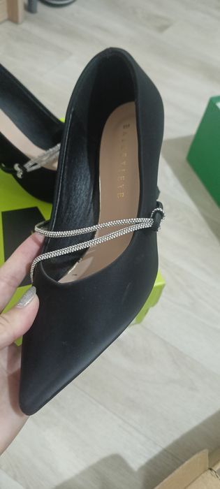 Продам туфли новые