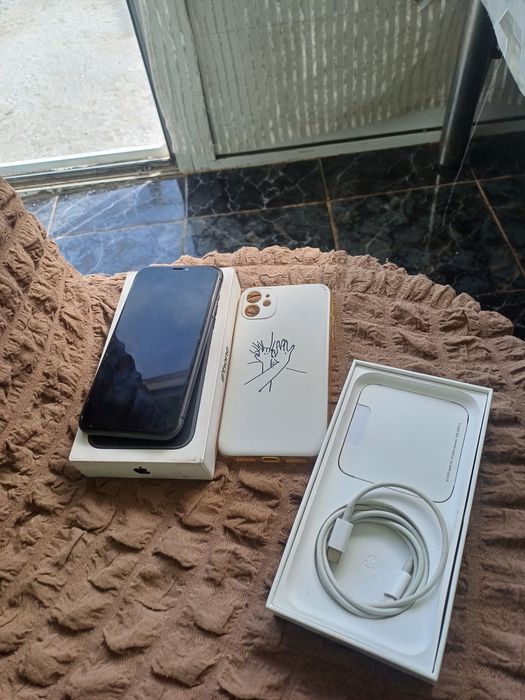 Продавам айфон 11 128гб