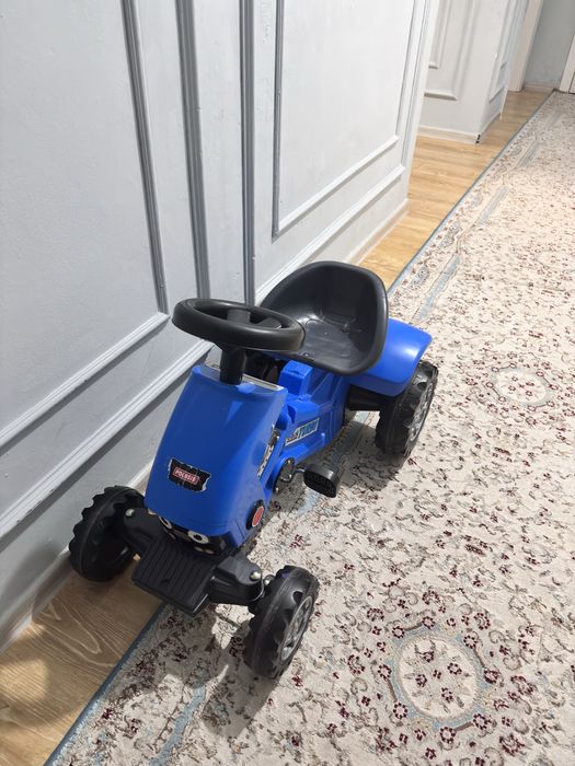 Машинка каталка трактор