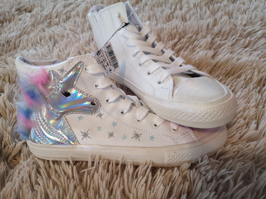 Бели полуботи с връзки