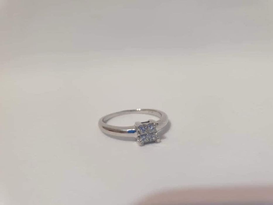 inel din aur alb de 14k,cu diamante de 0,15k