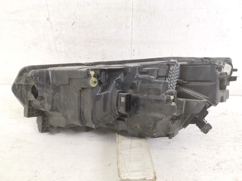 Skoda Octavia 4 / Skoda Octavia 4 [No year provided] Дясна фара Full L