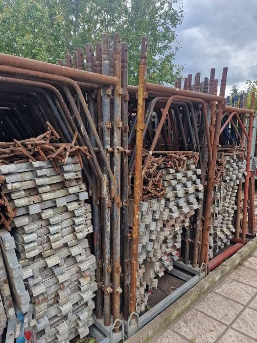 Бобкат мини багер и самосвал с кран скеле и хюнебеци