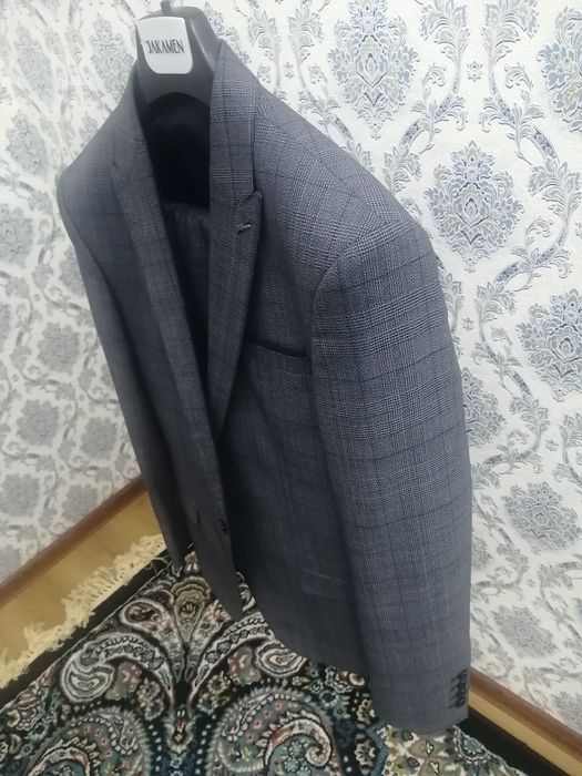 Продаю турецкий костюм тройка  новый