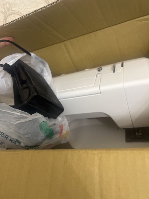 Швейная машина janome