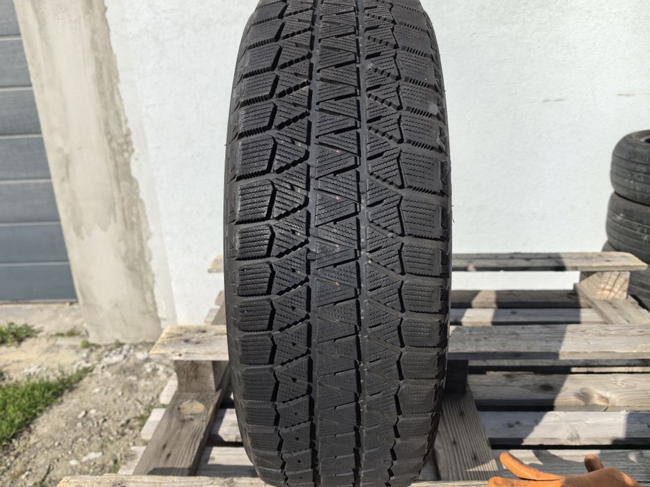 215/65/16 Бриджстоун ДОТ 2015 г - Само 1 брой гума