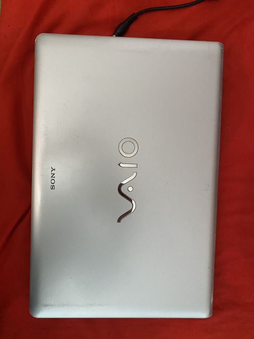 Vand Sony Waio Model-PCG-71212M pentru piese pret 200 lei