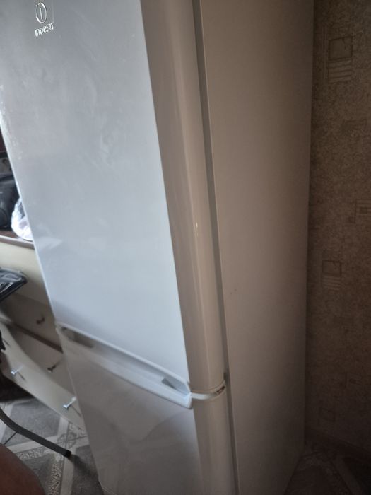Холодильник Indesit