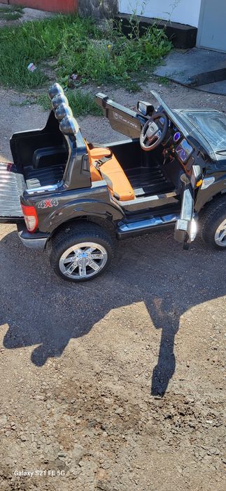 Продам детскую машину марки ford