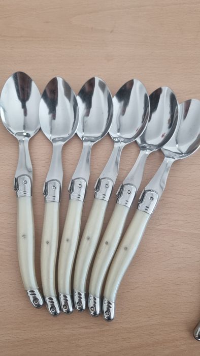 Tacamuri asortate Laguiole Originale