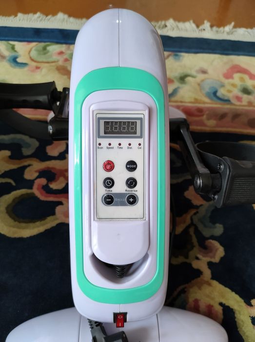 Мини-велотренажёр для домашнего использования.