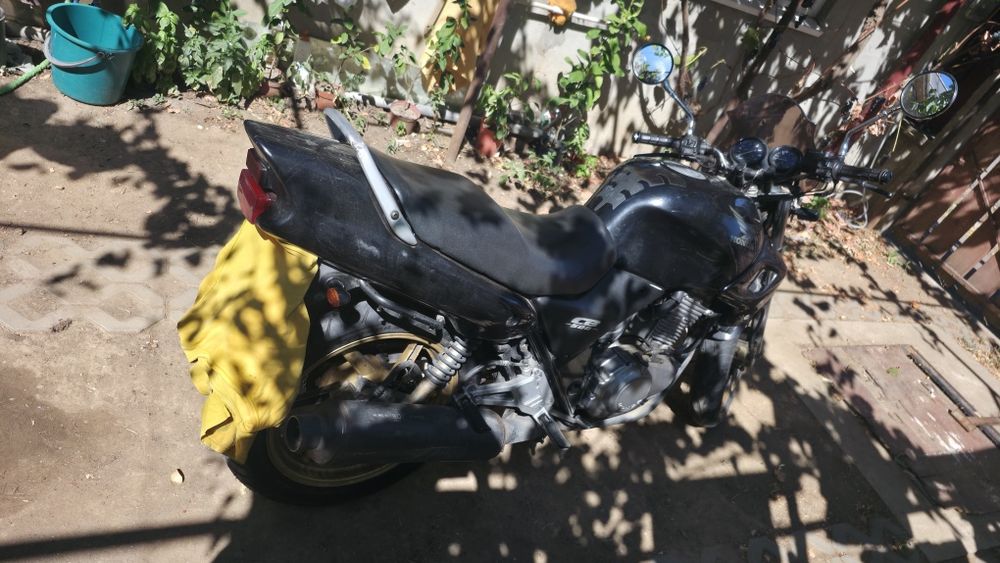Honda CB 500 F din 2002