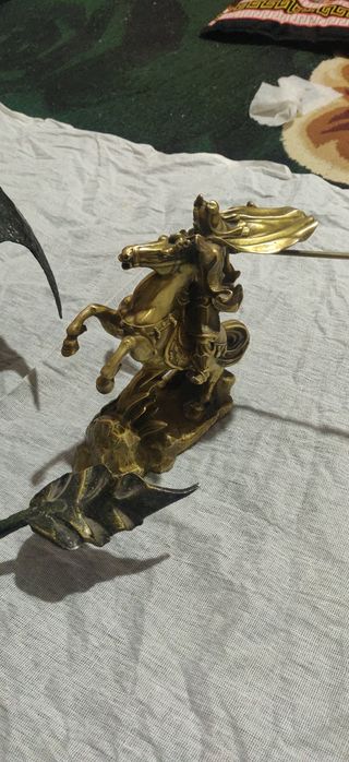 Haykallar sotiladi antivar kalliksiya ikkalasi bir joyda