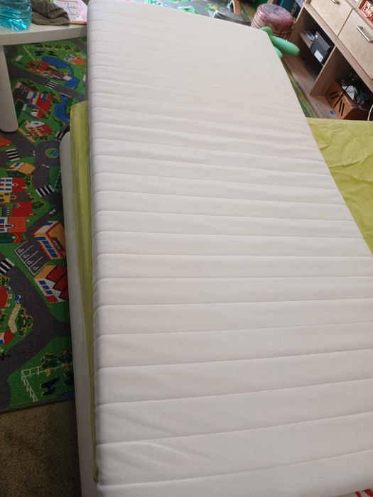 Patut bebe - pliabil cu saltea noua si saltea cu spuma memo noua
