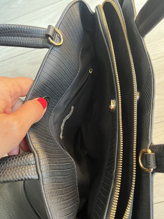 Geanta de piele in stare foarte buna.