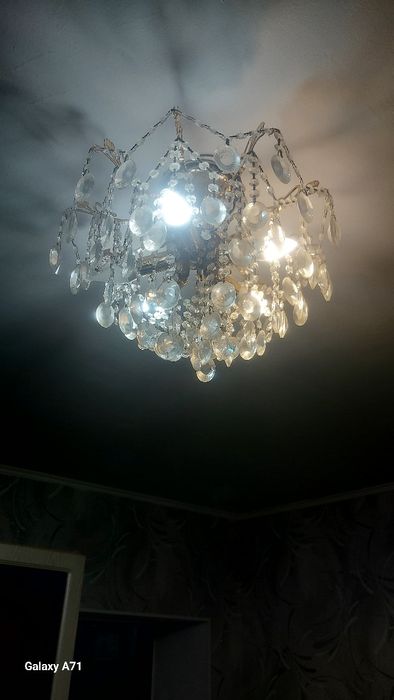 Продам люстру с 5тью лампочками