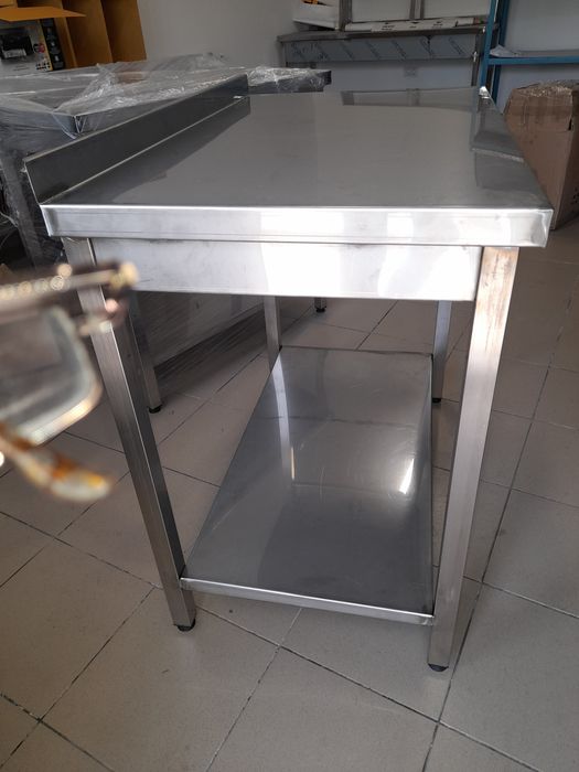Masă inox  profesională și   suport cuptor.